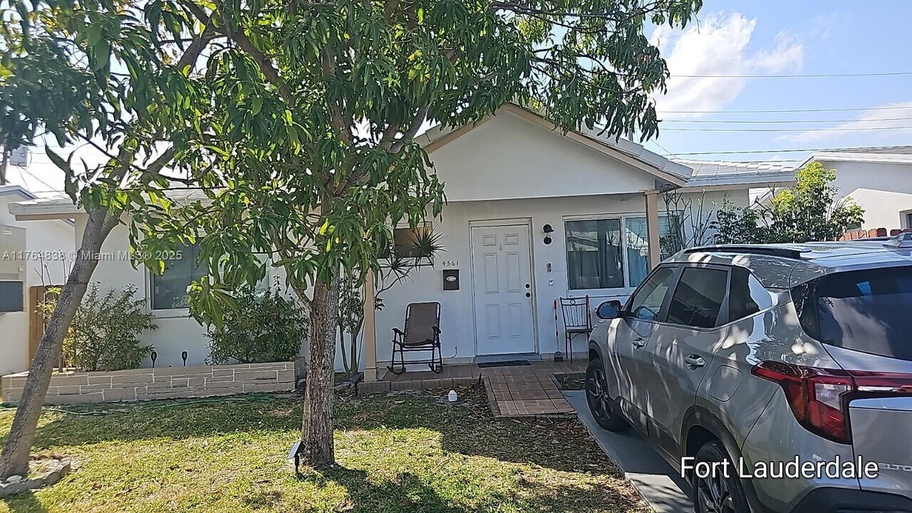 4561 NW 16th Way in Fort Lauderdale, FL - Building Photo