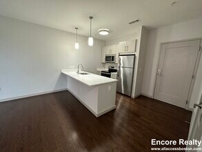 21 Harris St, Unit 45-215 in Brookline, MA - Building Photo - Building Photo