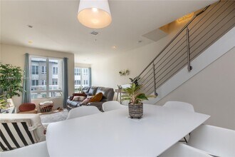 10245 NW 63rd Terrace in Doral, FL - Building Photo - Building Photo