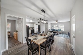 2111 8th Ave N in Texas City, TX - Building Photo - Building Photo