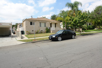 533 E Elmwood Ave in Burbank, CA - Building Photo - Building Photo