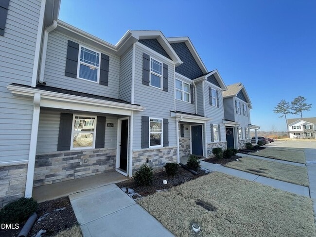 1064 Peony Ln in Youngsville, NC - Foto de edificio - Building Photo