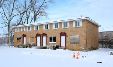 Willington Court in Columbus, OH - Foto de edificio - Building Photo