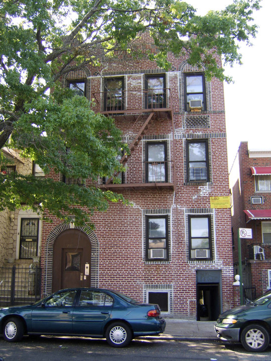 2515 Wallace Ave in Bronx, NY - Foto de edificio