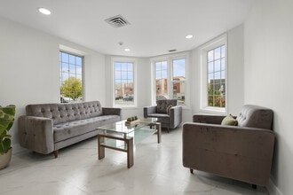 7737 Lundy's Ln in Niagara Falls, ON - Building Photo - Building Photo