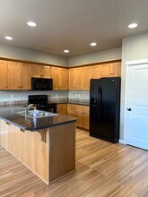 1926 NW Kale Way in McMinnville, OR - Foto de edificio - Building Photo