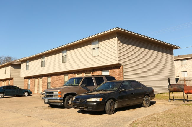 5732 Camp Robinson Rd in North Little Rock, AR - Foto de edificio - Building Photo