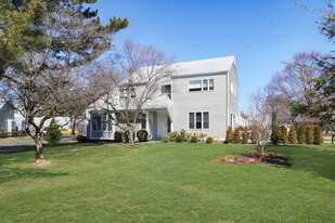 95 Field Point Dr in Fairfield, CT - Building Photo