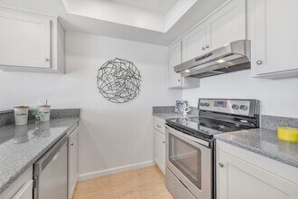 465 Fathom Dr in San Mateo, CA - Building Photo - Building Photo