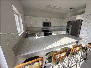 412 NW 12th Pl in Florida City, FL - Building Photo - Building Photo