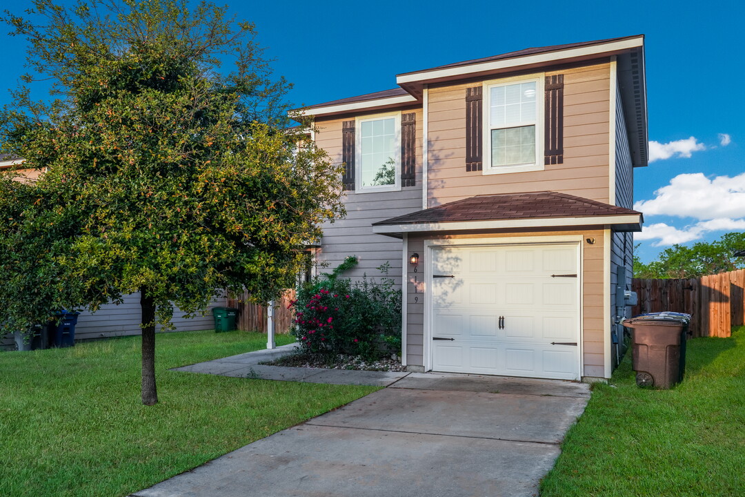 6119 Southern Vis in San Antonio, TX - Building Photo