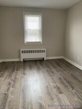 107 Shawomet Ave in Somerset, MA - Building Photo - Building Photo