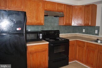 4655 Whitaker Pl in Woodbridge, VA - Building Photo - Building Photo