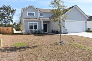 15 Chauga St in Beaufort, SC - Building Photo