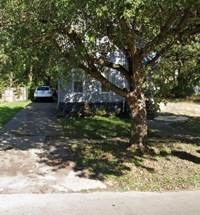 2237 Oakdale Ave in Lorain, OH - Building Photo