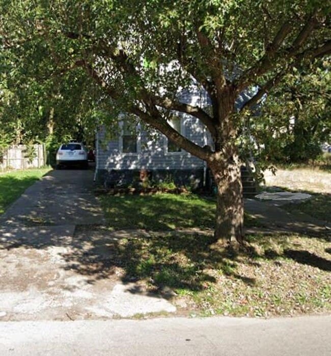 property at 2237 Oakdale Ave