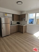 3207 W 18th St in Los Angeles, CA - Building Photo - Building Photo