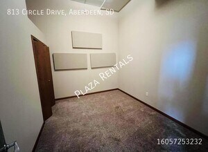 214 S Kline St in Aberdeen, SD - Building Photo - Building Photo
