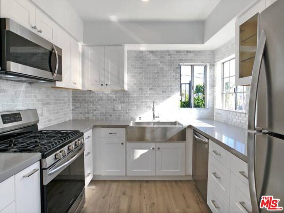 4407 Ambrose Ave in Los Angeles, CA - Building Photo