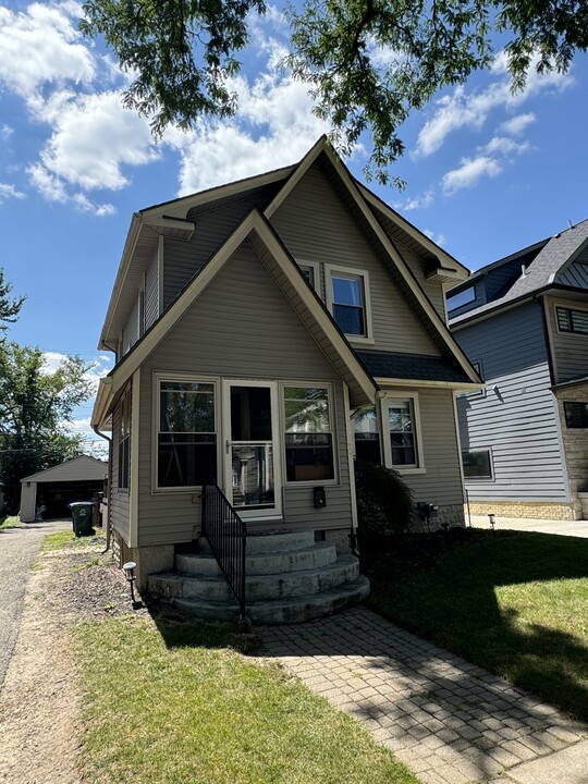 1220 Bird Ave in Birmingham, MI - Foto de edificio