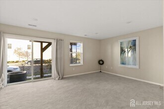 905 Chalmers Ln in Monroe Township, NJ - Building Photo - Building Photo