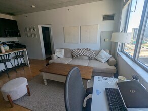 659 W Randolph St, Unit 711 in Chicago, IL - Building Photo - Building Photo