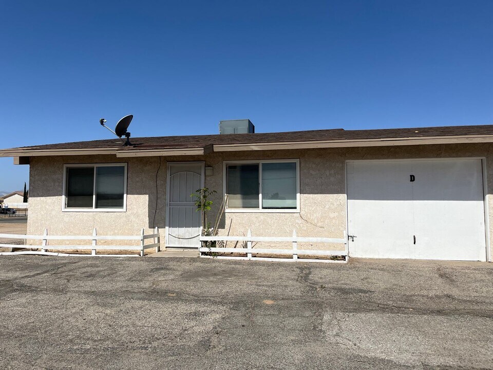 15378 Sequoia St in Hesperia, CA - Building Photo