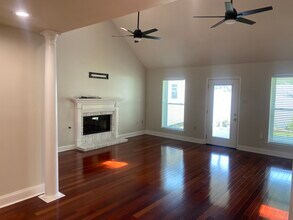 10140 Gail Ct in River Ridge, LA - Foto de edificio - Building Photo