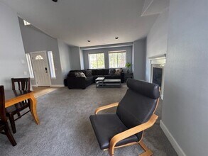 1126 NW Knoxville Blvd in Bend, OR - Building Photo - Building Photo