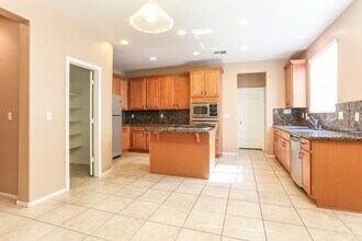 2613 E Cliff Lodge Ave in North Las Vegas, NV - Building Photo - Building Photo