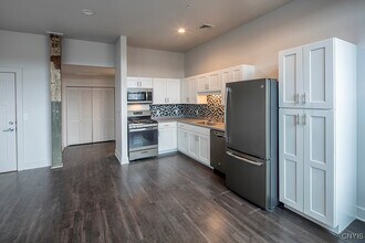 800 N Clinton St in Syracuse, NY - Building Photo - Building Photo