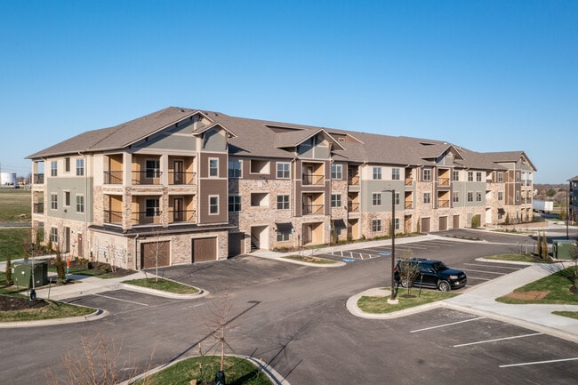 Vale Overland Park in Overland Park, KS - Foto de edificio - Building Photo
