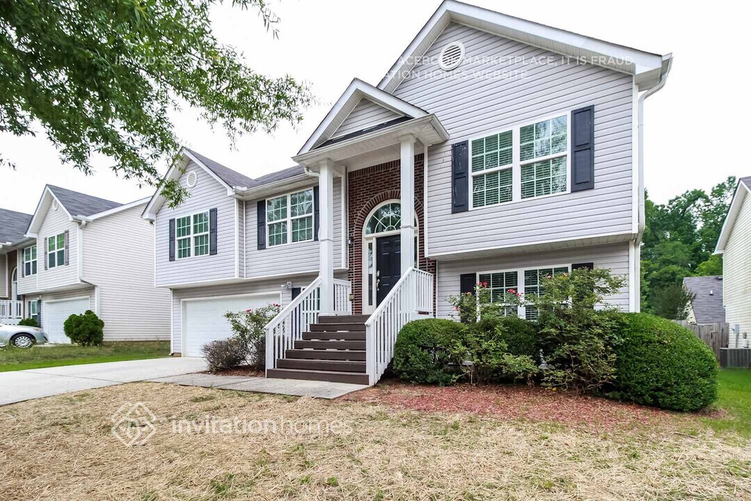 1673 Virgil Pond Ln in Loganville, GA - Foto de edificio