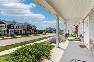 268 Hoffmann Dr in Buffalo Grove, IL - Building Photo - Building Photo