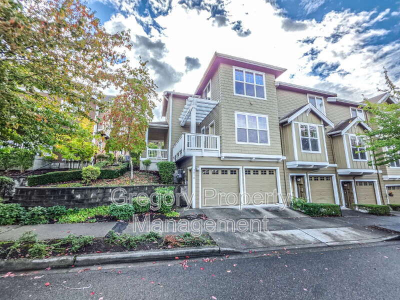 2018 17th Ave NE in Issaquah, WA - Building Photo