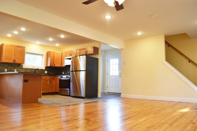 property at 272 Manhattan Dr