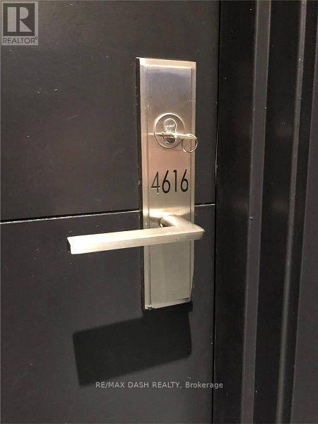 488 University Ave in Toronto, ON - Building Photo - Building Photo