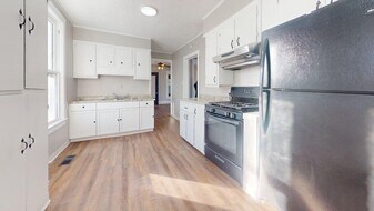 1709 3rd St NE in Canton, OH - Building Photo