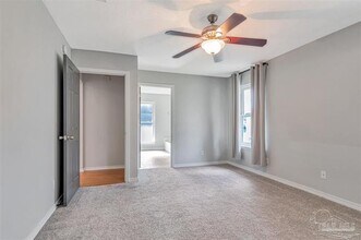 8560 High School Blvd in Navarre, FL - Foto de edificio - Building Photo