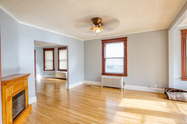 226 Ledgeside Ave in Waterbury, CT - Building Photo - Building Photo