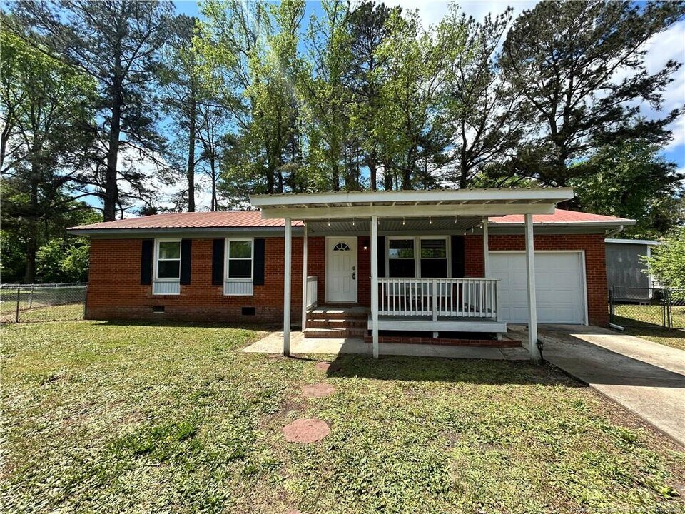 711 Reggie Ct in Spring Lake, NC - Building Photo