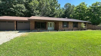 245 Rolling Hills Rd in New Haven, MO - Building Photo