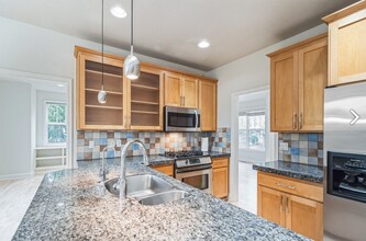 2377 NW Burkhart Dr in Portland, OR - Building Photo - Building Photo