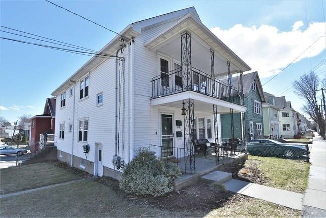 69 Chapman St in Watertown, MA - Building Photo - Building Photo