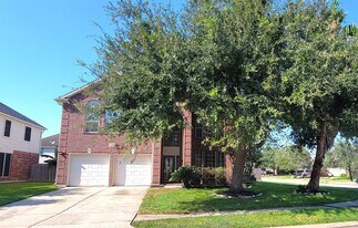 8801 Sun Haven Ln in Pearland, TX - Building Photo