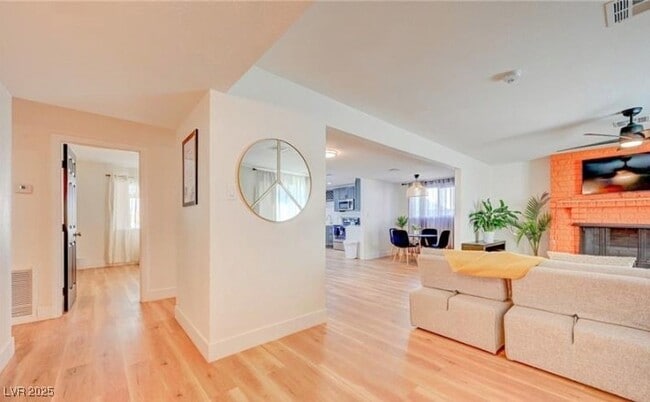 1821 E Oakey Blvd in Las Vegas, NV - Building Photo - Building Photo