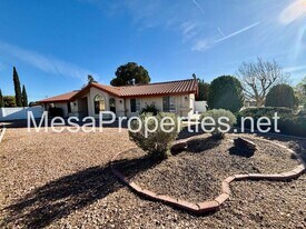 16510 Fremontia St in Hesperia, CA - Building Photo