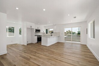 4723 Albury Ave-Unit -4725-02 in Lakewood, CA - Building Photo - Building Photo