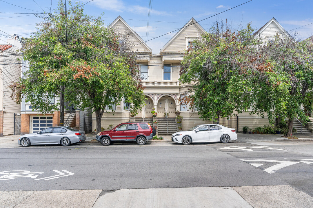 129-135 Eureka St in San Francisco, CA - Building Photo