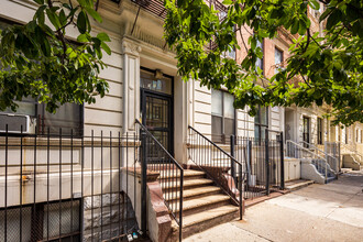 313 W 114th St in New York, NY - Building Photo - Building Photo